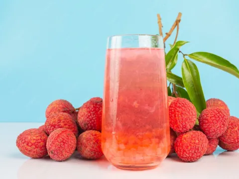 Jus de litchi et litchis frais